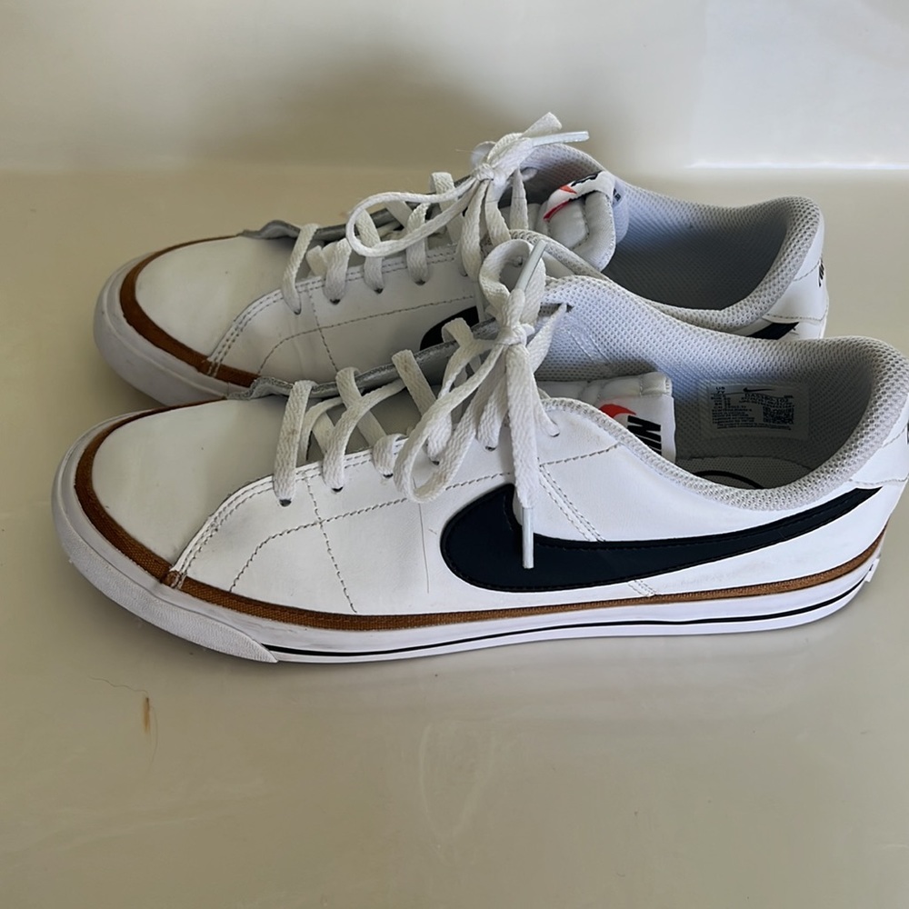 Nike sneakers women’s size 8.5 men’s size 7